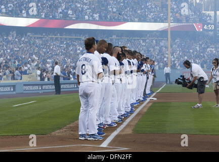 Los Angeles, Kalifornien, USA. 6. Oktober 2013. LOS ANGELES, CA - Oktober 06: Los Angeles Dodgers übernehmen die Atlanta Braves in Spiel drei der National League Division Series im Dodger Stadium am 6. Oktober 2013 in Los Angeles, California.Los Angeles Dodgers gewann das Spiel 13, 6. ARMANDO ARORIZO. Bildnachweis: Armando Arorizo/Prensa Internacional/ZUMAPRESS.com/Alamy Live-Nachrichten Stockfoto