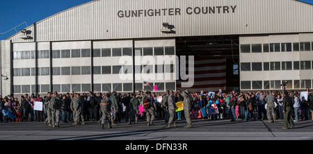 Familien, Freunde und Kollegen Flieger Gather in Mountain Home Air Force Base, Idaho, 3. Oktober 2013. Pflege-Profis aus Stockfoto