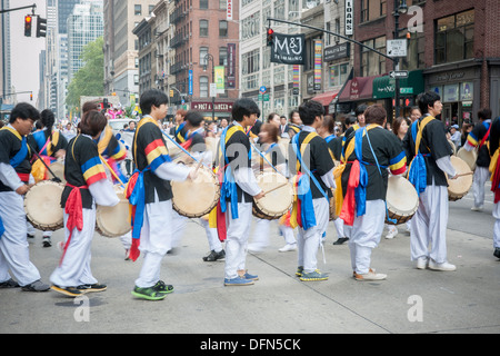 Koreanische marching band Sixth Avenue in New York an der Koreanisch-Parade Stockfoto
