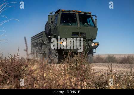 726 Air Control Squadron LKW, ein sechs-LKW-Konvoi bewegt sich quer durch die Wüste von Idaho, ungefähr 75 Meilen von Berg Ho Stockfoto