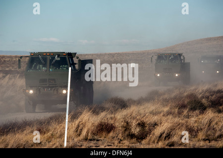 Air Control Squadron Konvoi bewegt sich quer durch die Wüste von Idaho, ungefähr 75 Meilen von Mountain Home Air Force Base, 4. Oktober 2013. Th Stockfoto