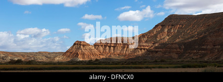 Die Wüste Bardenas Reales unter bewölktem Himmel, UNESCO-Biosphärenreservat, Provinz Navarra, Nordspanien, Spanien, Europa Stockfoto