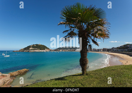 Blick vom Park des Palacio de Miramar auf den Strand Playa De La Concha, Bahia De La Concha, San Sebastian, Donostia, Camino Stockfoto