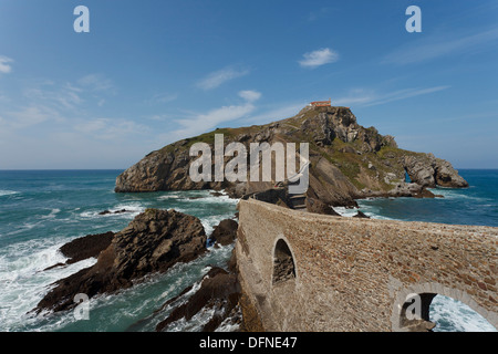 Seemann-Kapelle auf einer Felseninsel, San Juan de Gaztelugatxe, Kap Matxitxako, Provinz Guipúzcoa, Baskenland, Euskadi, Stockfoto