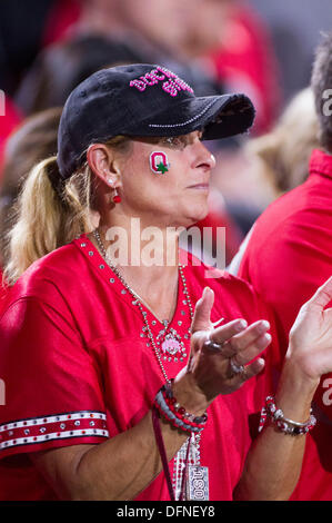 5. Oktober 2013: Shelley Meyer, die Ehefrau von Ohio State Buckeyes Richtung Trainer Urban Meyer Jubel auf den Buckeyes während des Spiels zwischen den Ohio State Buckeyes und die Northwestern Wildcats bei Ryan Field in Evanston, Illinois. Ohio State schlagen Northwestern 40-30. Stockfoto