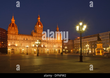 Rathaus, Denkmal für Lokalmatador Maria Pita, Praza Maria Pita, Hauptplatz, La Coruna, A Coruna, Camino Inglés, Camino de Santi Stockfoto