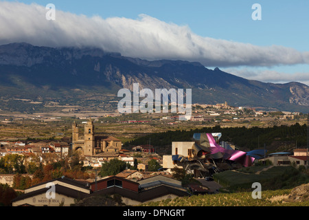 Hotel Marques de Riscal, Architekt Frank Gehry, Bodega Herederos del Marques de Riscal, Weingut, Elciego, Dorf, La Rioja Alave Stockfoto