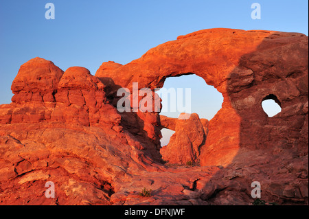 Sonnenuntergang am Turm Bogen, Fensterbereich, Arches National Park, Moab, Utah, Südwesten, USA, Amerika Stockfoto