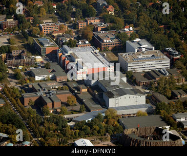 Potsdam Babelsberg, Deutschland. 2. Oktober 2013. Luftaufnahme des Filmstudios Babelsberg und die Bauten der nationalen Sender Rundfunk Berlin Brandenburg (RBB) in Potsdam Babelsberg, Deutschland, 2. Oktober 2013. Foto: Ralf Hirschberger/Dpa/Alamy Live News Stockfoto