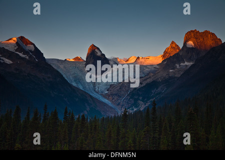 Sonnenaufgang auf dem Gipfel rund um den Bugaboo Gletscher, British Columbia, Kanada Stockfoto