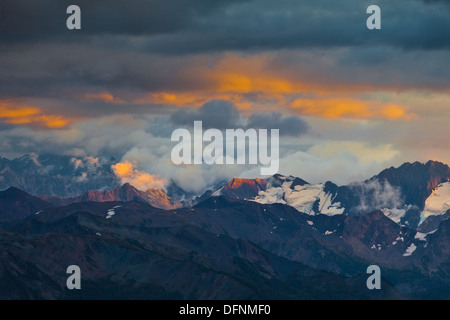 Stürmischer Sonnenuntergang auf den Gipfeln der Bugaboo Provincial Park, b.c., Kanada Stockfoto