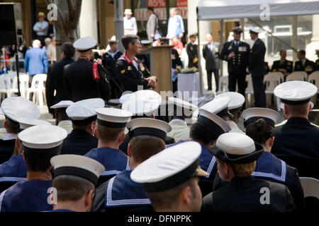 Sydney, Australien. 8. Oktober 2013. Als Teil der International Fleet Review hält der Royal Australian Navy eine Trauerfeier in Martin Place, Sydney, Australien. Dienstag, 8. Oktober 2013 Credit: Alamy Live-Nachrichten Stockfoto