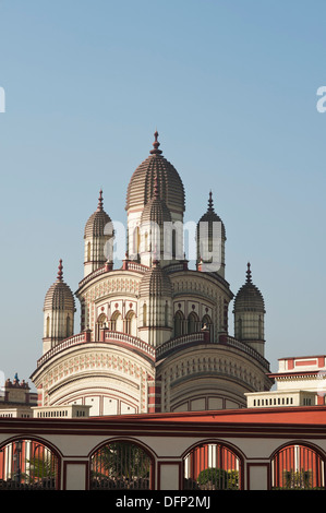 Fassade eines Tempels, Dakshineswar Kali Tempel, Kolkata, Westbengalen, Indien Stockfoto