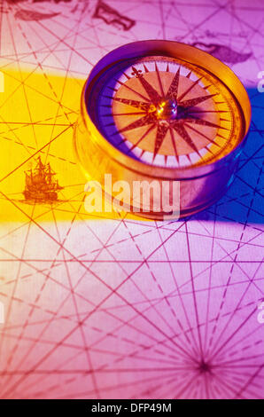 Alte Zeichnung Kompass, Orientierung Kompass und eine alte Karte. 3D