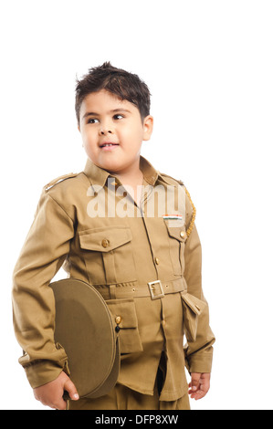 Nahaufnahme eines jungen gekleidet wie eine Polizeiuniform Stockfoto