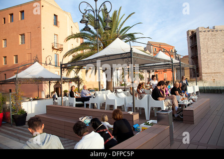 Restaurant-Terrasse auf Bastion di Santa Croce in Cagliari - Sardinien Stockfoto