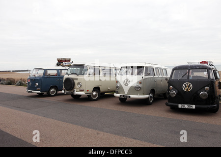 Die jährliche "Brighton Breeze" VW Camper van Rallye für Enthusiasten findet vom Haken Road Arena, nr Epsom nach Brighton, England Stockfoto