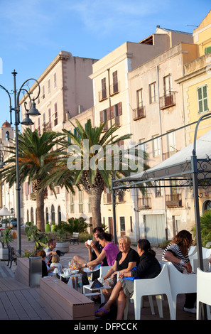 Restaurant-Terrasse auf Bastion di Santa Croce in Cagliari - Sardinien Stockfoto