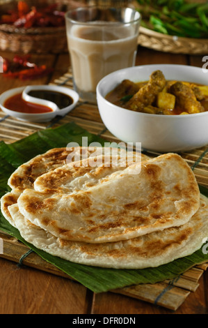 Roti Canai und Meerengen Chicken curry Malaysia Food Stockfoto