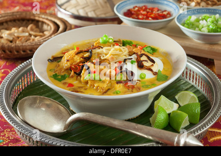 Ohno Kaukswe. Burmesische Chicken Coconut Curry Nudelsuppe. Burma Myanmar Stockfoto