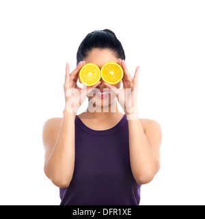 Frau mit orange Hälften über die Augen Stockfoto