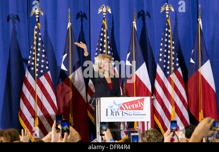 3. Oktober 2013 Haltom City, Texas: Texas demokratischen Staat Senator Wendy Davis kündigt ihre Kandidatur für Gouverneur von Texas Stockfoto