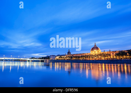 Ansicht der Rhône in Lyon in der Nacht, Frankreich Stockfoto