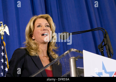 3. Oktober 2013 Haltom City, Texas: Texas demokratischen Staat Senator Wendy Davis kündigt ihre Kandidatur für Gouverneur von Texas Stockfoto