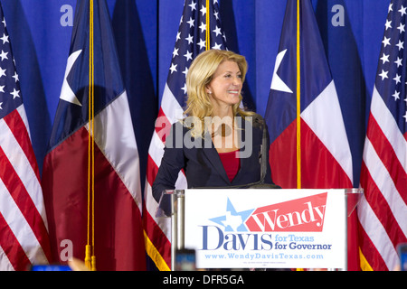 3. Oktober 2013 Haltom City, Texas: Texas demokratischen Staat Senator Wendy Davis kündigt ihre Kandidatur für Gouverneur von Texas Stockfoto