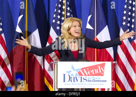 3. Oktober 2013 Haltom City, Texas: Texas demokratischen Staat Senator Wendy Davis kündigt ihre Kandidatur für Gouverneur von Texas Stockfoto