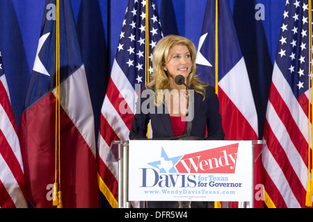 3. Oktober 2013 Haltom City, Texas: Texas demokratischen Staat Senator Wendy Davis kündigt ihre Kandidatur für Gouverneur von Texas Stockfoto