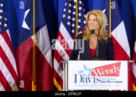 3. Oktober 2013 Haltom City, Texas: Texas demokratischen Staat Senator Wendy Davis kündigt ihre Kandidatur für Gouverneur von Texas Stockfoto