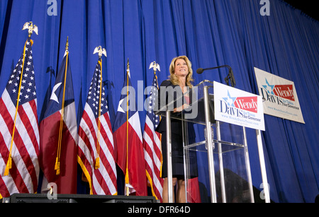 3. Oktober 2013 Haltom City, Texas: Texas demokratischen Staat Senator Wendy Davis kündigt ihre Kandidatur für Gouverneur von Texas Stockfoto