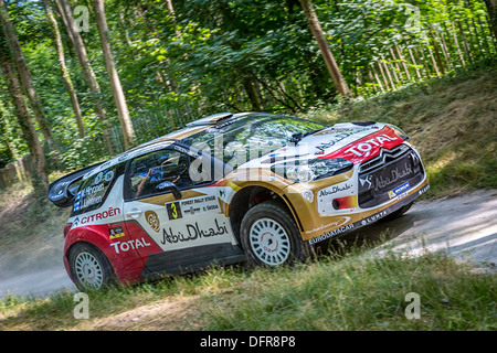 2013 Citroen DS3 WRC mit Pilot Mikko Hirvonen auf dem Goodwood Festival of Speed, Sussex, UK. Stockfoto