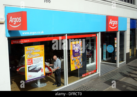 Außenseite des Argos-Shop in der Kensington High Street London Stockfoto