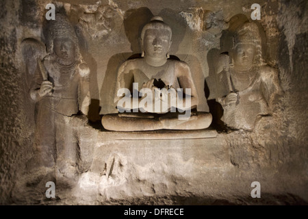 Höhle 20: Buddha-Statue in Padmasana und Lehre Mudra, Ajanta Höhlen, Aurangabad, Maharashtra, Indien. Stockfoto