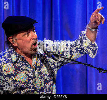 Los Angeles, CA, USA. 7. Okt, führt 2013.FELIX CAVALIERE von The Rascals während einer Veranstaltung nur für Mitglieder im GRAMMY Museum vor der Westküste Premiere ihrer neuen Touring-Show '' einmal auf ein Traum Starring the Rascals,'' die am griechischen Theater am 10. Oktober spielt. (Kredit-Bild: © Brian Cahn/ZUMAPRESS.com) Bildnachweis: ZUMA Press, Inc./Alamy Live-Nachrichten Stockfoto