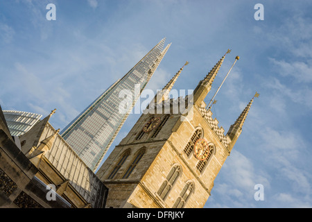 Die Scherbe und Southwark Cathedral, City of London, UK Stockfoto