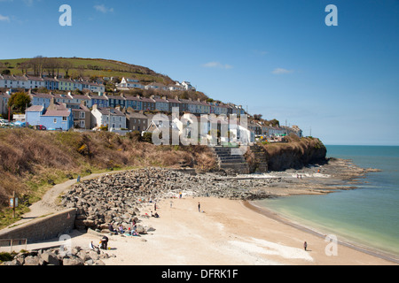 Blick auf den Strand und die Stadt von Cei Newydd New Quay Wales Stockfoto