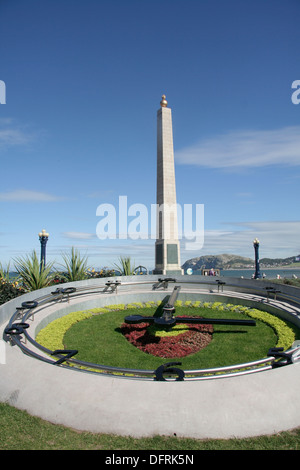 Floral Clock und Krieg Memorial Llandudno Conwy Wales UK Stockfoto