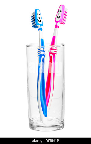 lustige Emoticons für Zahnbürsten, stehend in einem Glas Stockfoto