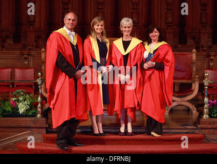 Berühmte Namen aus Sport und Kino von Edinburgh University geehrt. Fünffache Goldmedaillengewinner Sir Steve Redgrave, Tennistrainer Judy Murray, Formel1 Rennfahrer Susie Wolff und Film Regisseur Lynne Ramsay Awared Ehrentitel auf 8. Oktober 2013 Fotos von Pako Mera/Alamy Live News Stockfoto