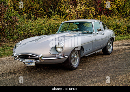 1968 Jaguar Coupe XKE benutzerdefinierte auf Bürgersteig Stockfoto