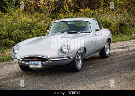 1968 Jaguar Coupe XKE benutzerdefinierte auf Bürgersteig Stockfoto