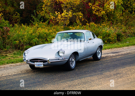 1968 Jaguar Coupe XKE benutzerdefinierte auf Bürgersteig Stockfoto