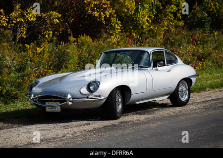 1968 Jaguar Coupe XKE benutzerdefinierte auf Bürgersteig Stockfoto