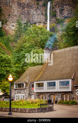 Lodge - erbaut 1925, Multnomah Falls, Columbia River Gorge, Oregon USA Stockfoto