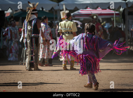 Chumash Indianer Mädchen Tanz an der 2013 Inter Tribal Pow Wow, Eichen, Santa Ynez Valley, California Stockfoto