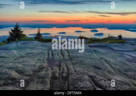 Sonnenaufgang auf dem Cadillac Mountain in Acadia Nationalpark, Maine Stockfoto