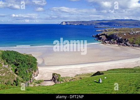 Nordküste 500 - Blick weiß zu Kopf über Traigh allt Chailgeag, Ceannabeinne, von Durness, North Coast Sutherland, Scottish Highlands Schottland Großbritannien Stockfoto